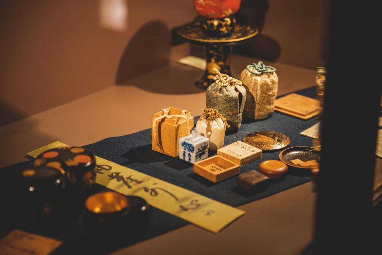Arima Onsen Tocen Goshobo Hotel Kobe Bagian luar foto A set of Chinese tea utensils