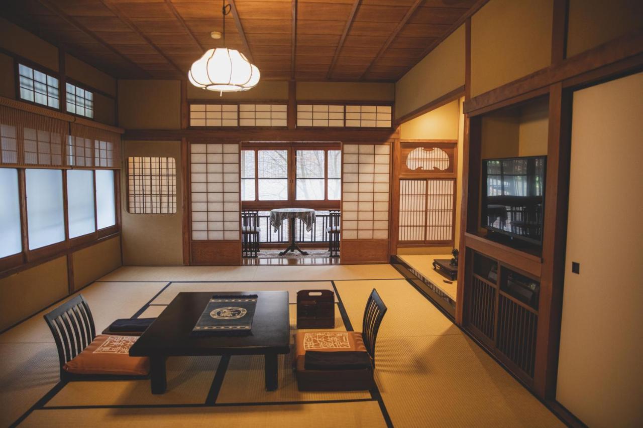 Arima Onsen Tocen Goshobo Hotel Kobe Bagian luar foto A traditional Japanese room