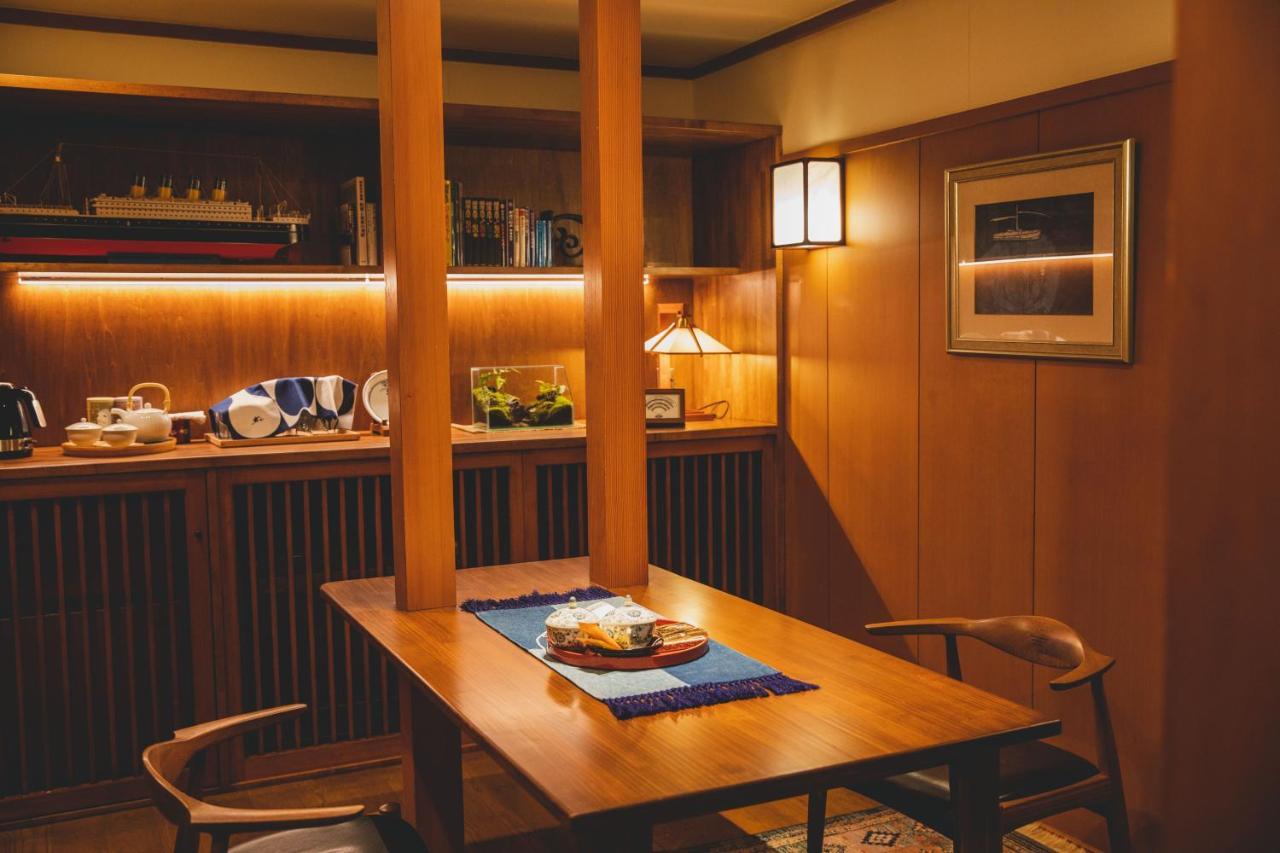 Arima Onsen Tocen Goshobo Hotel Kobe Bagian luar foto A Japanese dining room