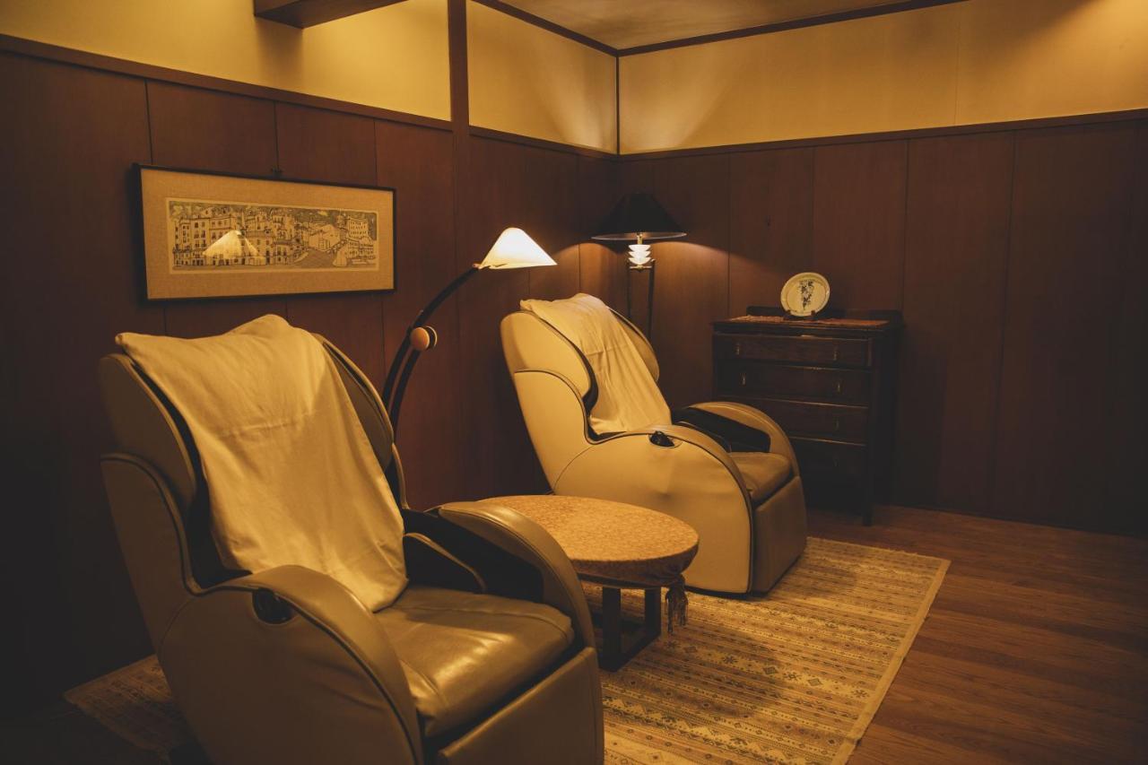 Arima Onsen Tocen Goshobo Hotel Kobe Bagian luar foto A massage room at a spa