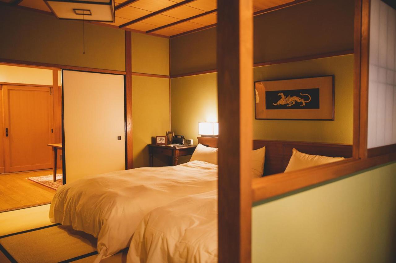 Arima Onsen Tocen Goshobo Hotel Kobe Bagian luar foto A room at the hotel