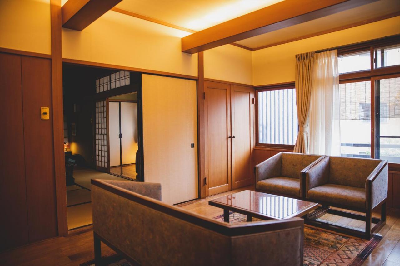 Arima Onsen Tocen Goshobo Hotel Kobe Ruang foto A room at the hotel