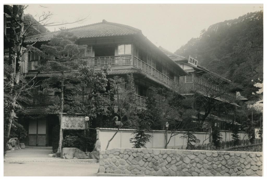 Arima Onsen Tocen Goshobo Hotel Kobe Bagian luar foto The house of the 10th Prince of Tokugawa, Tokugawa Yoshiaki, in Nagoya, 1933