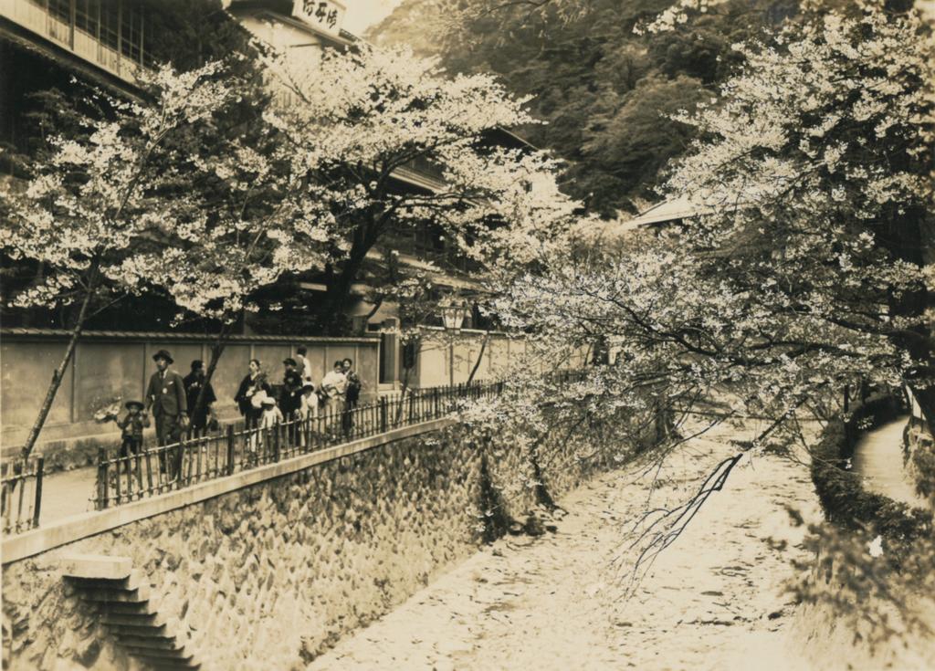 Arima Onsen Tocen Goshobo Hotel Kobe Bagian luar foto The station in 1930