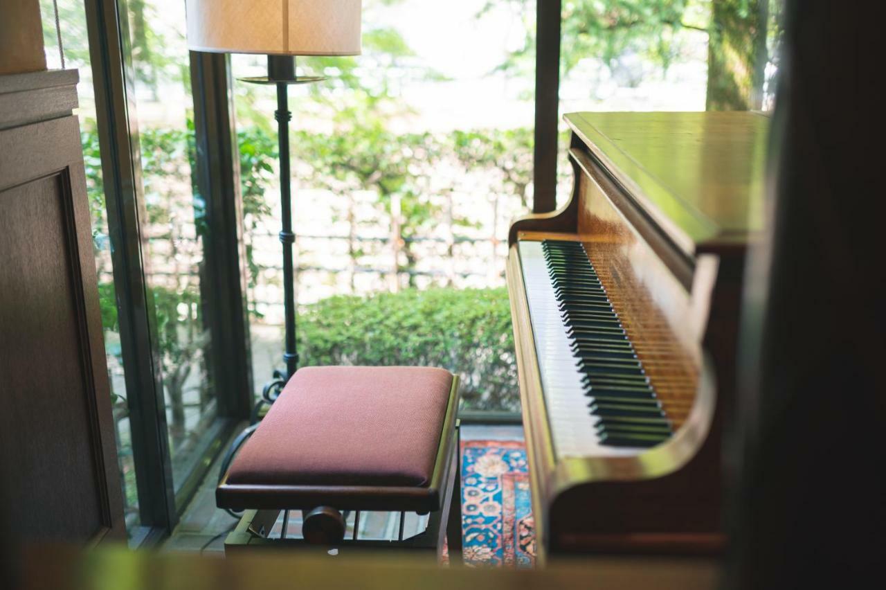 Arima Onsen Tocen Goshobo Hotel Kobe Bagian luar foto Piano in the lobby